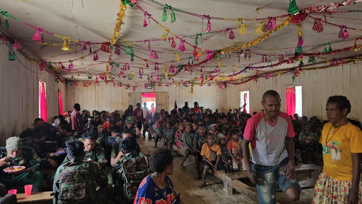 Jaya Sakti Menyapa. Menyambut Natal dan Tahun Baru, Satgas dan Masyarakat Ketiga Kampung Bersatu