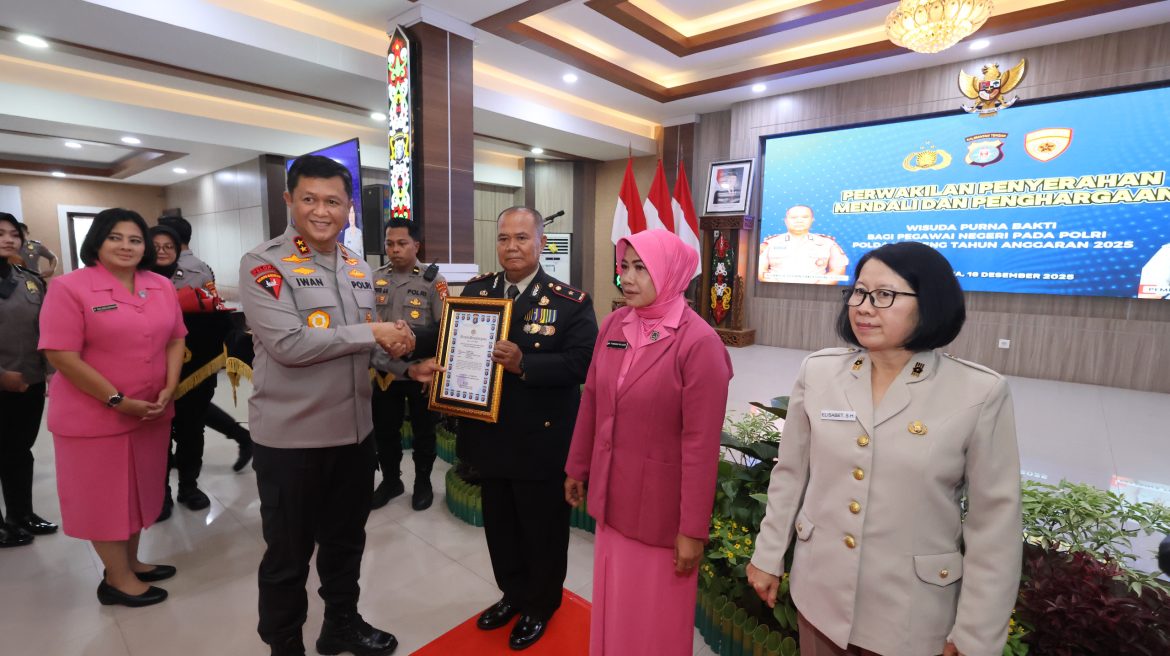 Pimpin Wisuda Purna Bakti, Kapolda Lepas 34 Personel Polda Kalteng Akhiri Masa Tugas