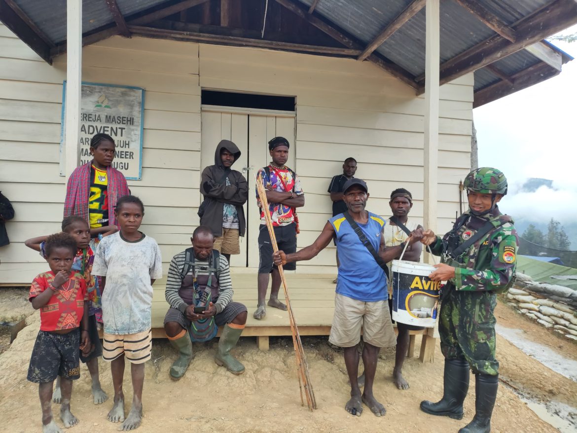 Jaya Sakti Peduli dan Berbagi. Cat Tembok dari Satgas, Hadiah untuk Natal Zanepa