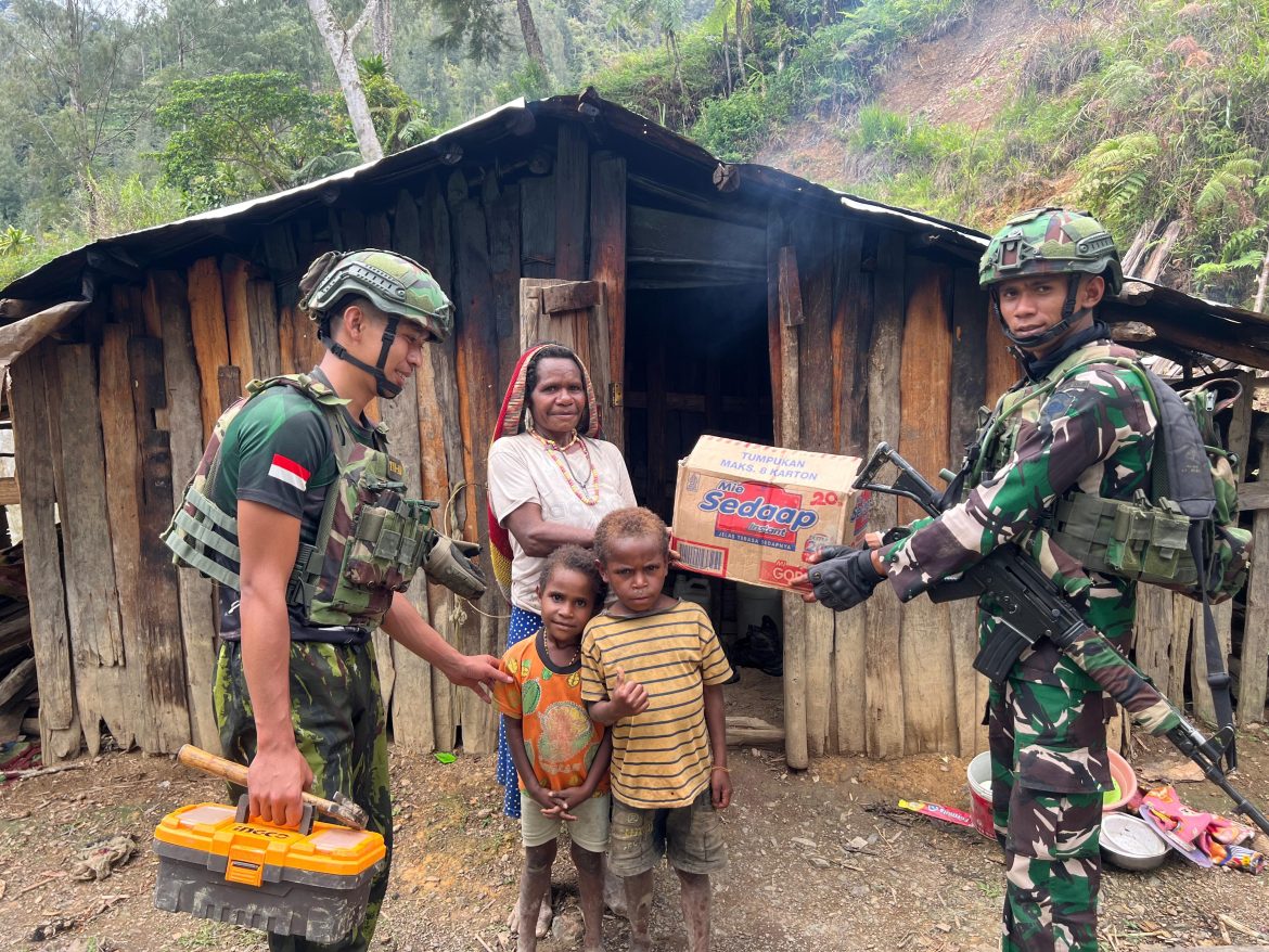 Jaya Sakti Peduli dan Berbagi. Satgas Engganengga Bagikan Sembako dan Perbaiki Rumah