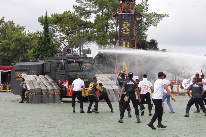 Peragaan Menembak, Demo Taktis, Langkah Defile dan Marching Band Berikan Kebanggaan Pada Polisi, Orang Tua dan Masyarakat