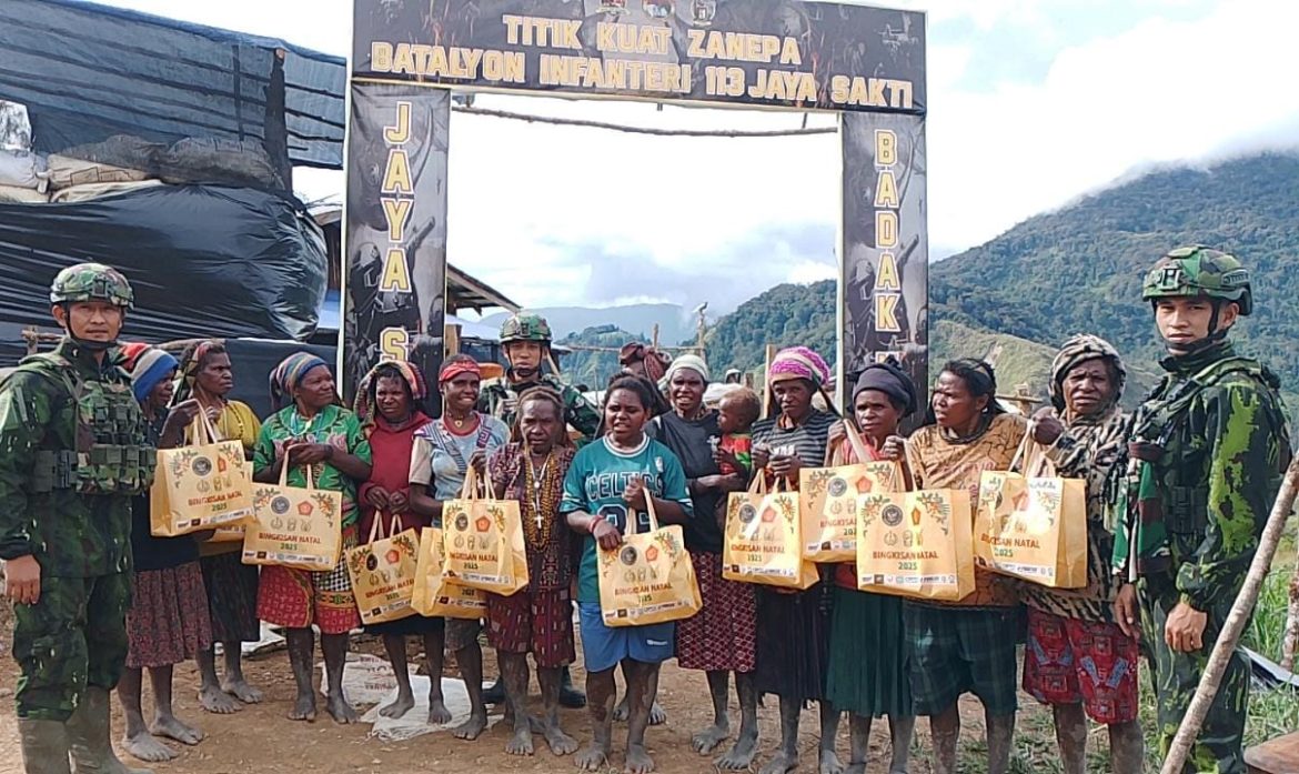 Jaya Sakti Menyapa dan Berbagi. Satgas Pos Zanepa Berbagi, Natal Penuh Sukacita