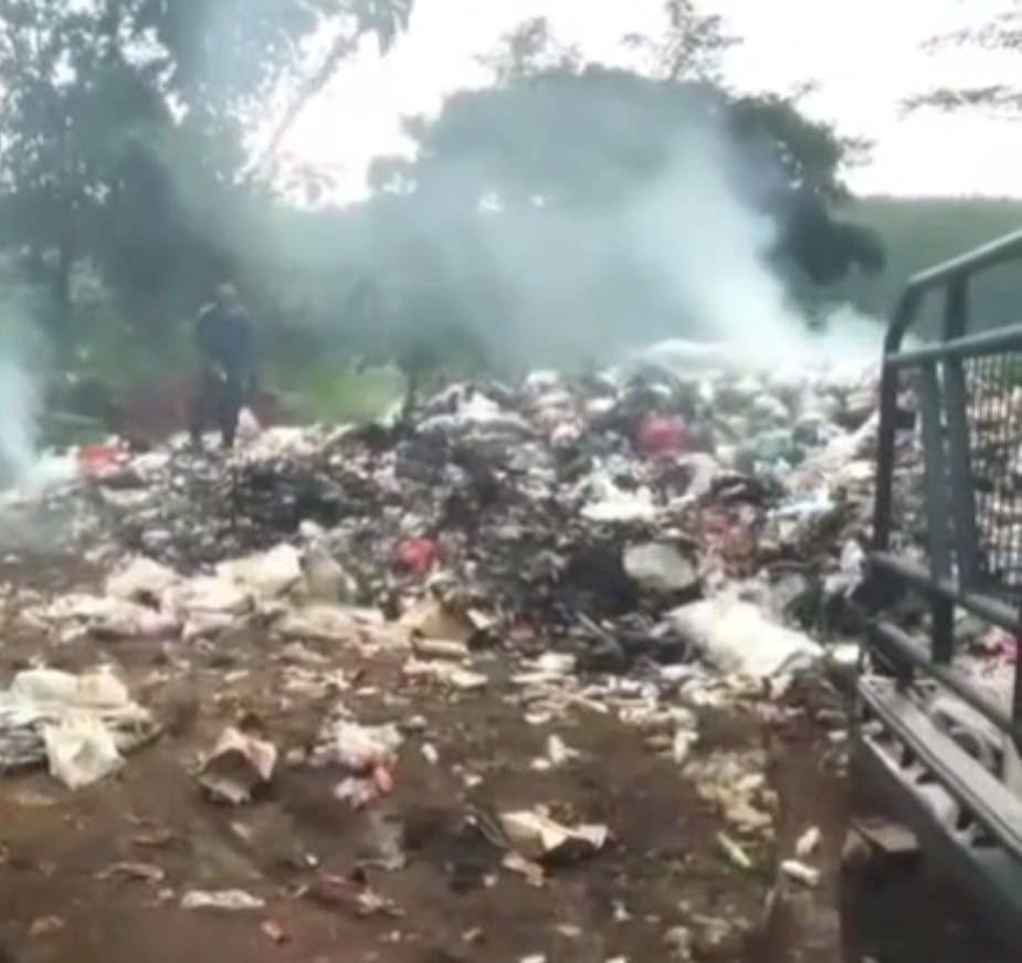 Asap di Balik Pemilahan: TPA Desa Kaduagung Masih Membara, Transparansi Pungutan Sampah Rp10 Ribu Dipertanyakan