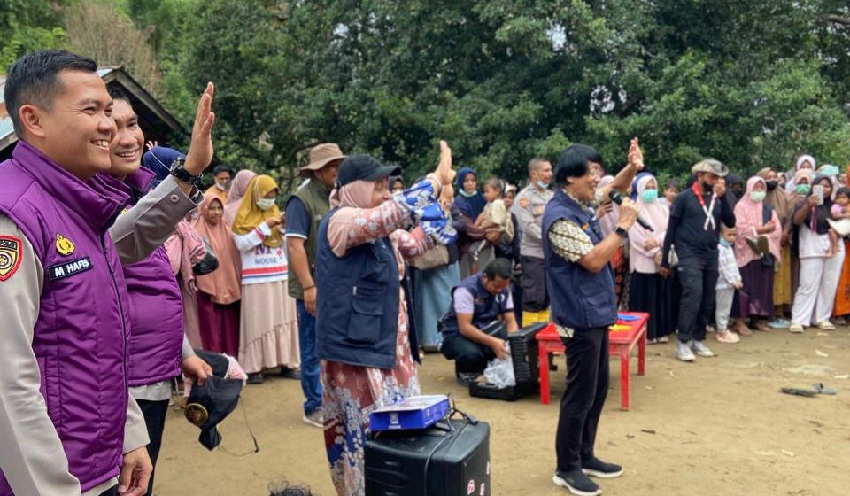 Tim Psikologi SSDM Polri Gelar Trauma Healing bagi Pengungsi Banjir di Pidie Jaya