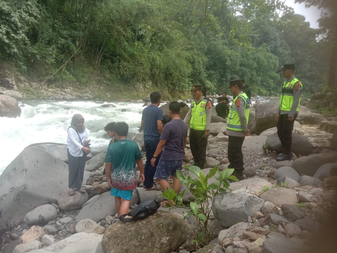 Libur Nataru, Polres Pekalongan Tebar Personel di Objek Wisata, Ipda Warsito: Utamakan Keselamatan Pengunjung!