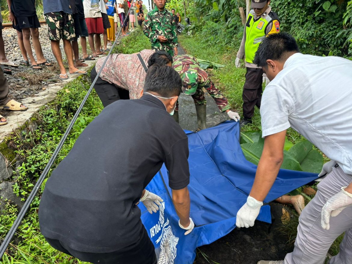 Tragis! Ibu dan Dua Anak di Pekalongan Tewas Tertabrak Kereta Saat Hujan Lebat