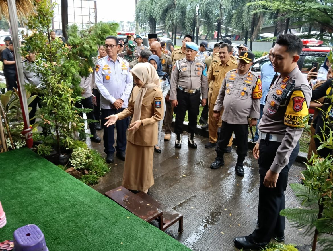 Kapolres Serang Menyambut Kunjungan Bupati Serang Rachmatuzakiyah di Kawasan Industri Moderen Cikande