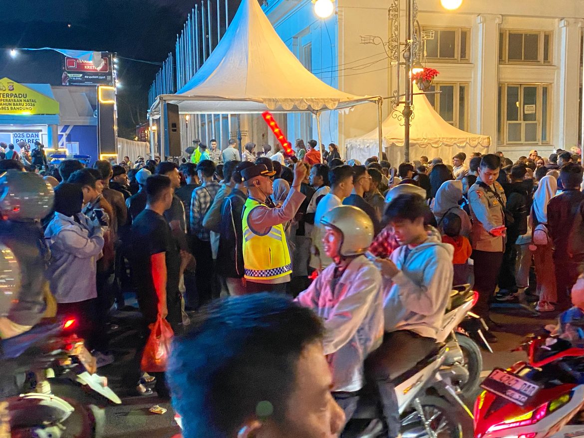 Polisi Gelar Public Address di Jalan Asia Afrika, Sampaikan Peran Polri pada Malam Pergantian Tahun Baru 2025–2026