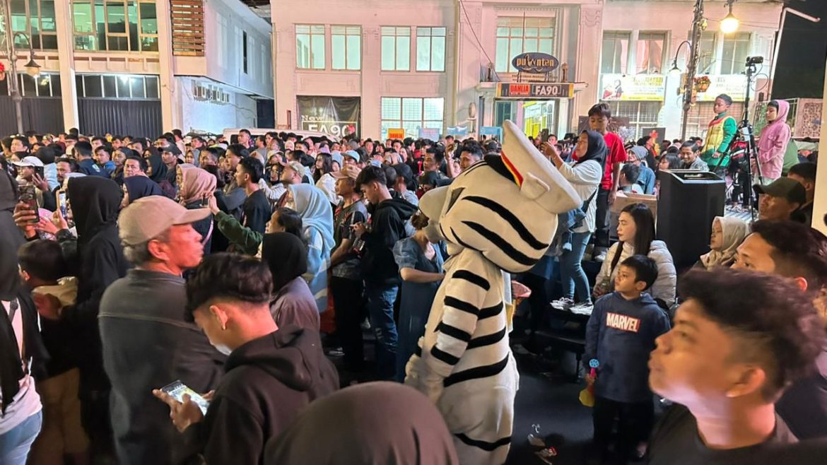 Polda Jabar Hadirkan Maskot Lantas, Ciptakan Suasana Humanis dan Menghibur di Malam Pergantian Tahun Baru