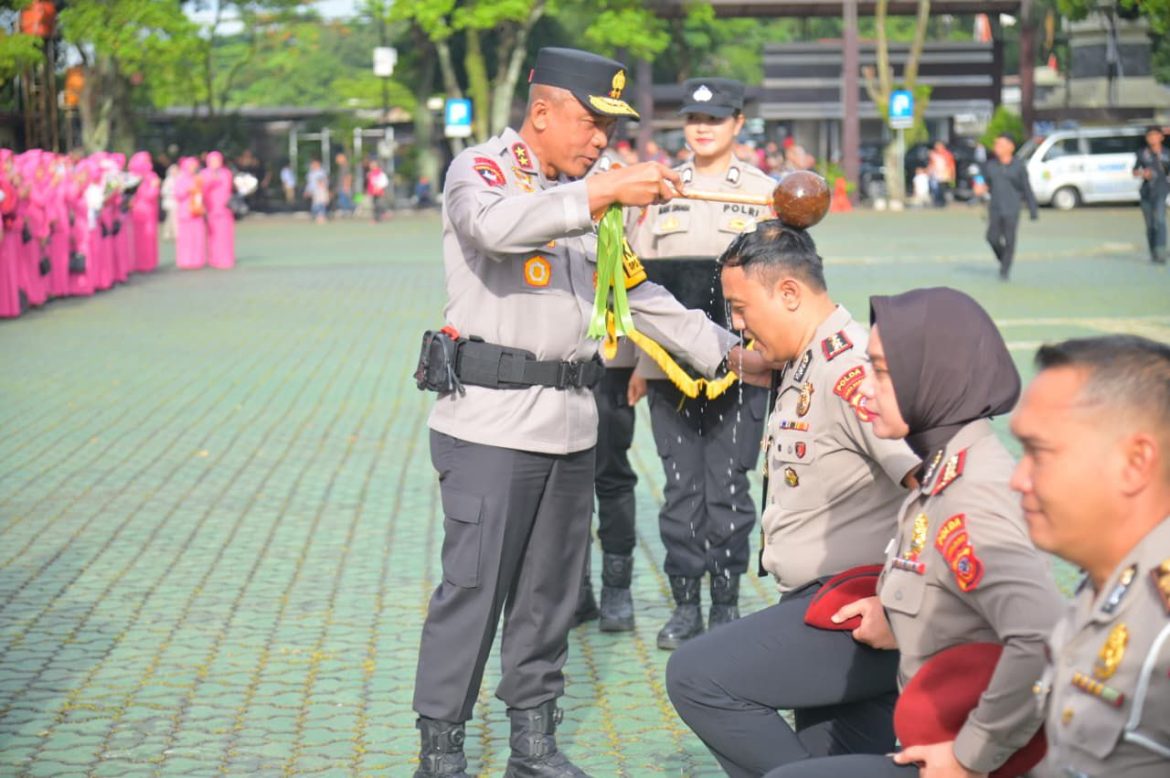 Kapolda Jabar Tekankan Integritas dan Profesionalisme dalam Upacara Kenaikan Pangkat Polri dan PNS Tahun 2026