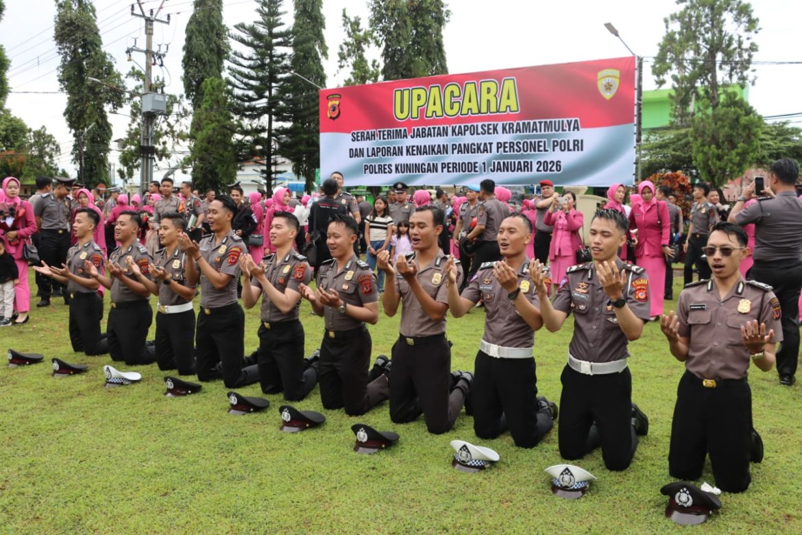 Polres Kuningan Memberikan 97′ Kenaikan Pangkat Lebih Tinggi di Lingkungan Polres