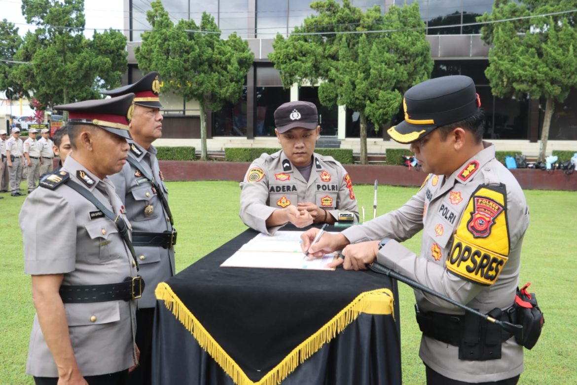 Kapolres Kuningan Gelar Upacara Sertijab’ Untuk Kapolsek Kramatmulya 