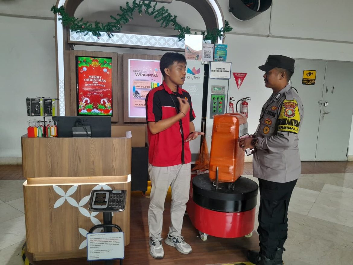 Satbinmas Polresta Soetta Imbau Petugas Wrapping Bagasi Patuhi Ketentuan