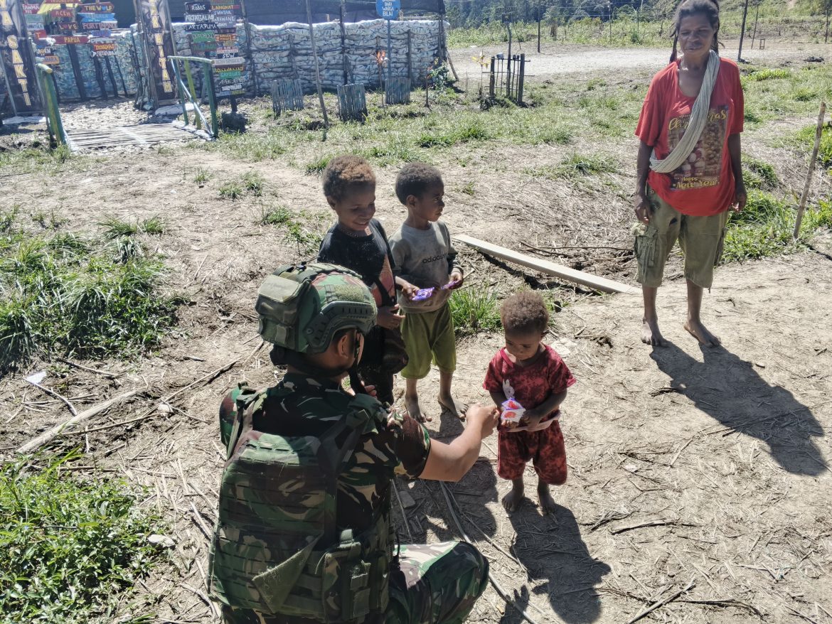 Jaya Sakti Berbagi. Permen Keceriaan dari Satgas untuk Bilai