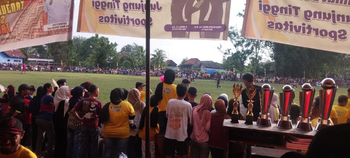 Polres Ogan Ilir Melalui Polsek Tanjung Batu Amankan Penutupan Turnamen Sepak Bola Tanjung Laut Cup I 2025/2026