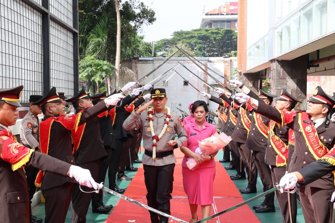 Disambut Pedang Pora, Kombes Pol Wisnu Wardana Resmi Jabat Kapolresta Bandara Soetta