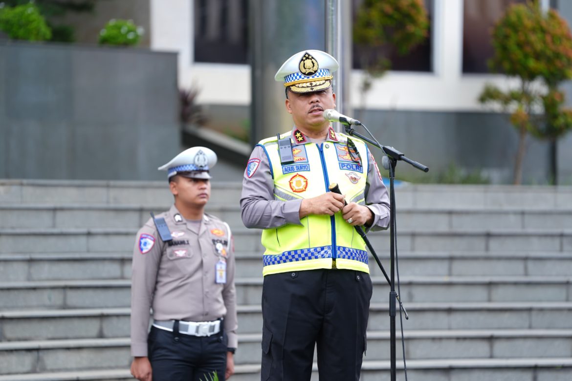 Kakorlantas Polri Pimpin Upacara Kenaikan Pangkat Personil dan PNS Korlantas