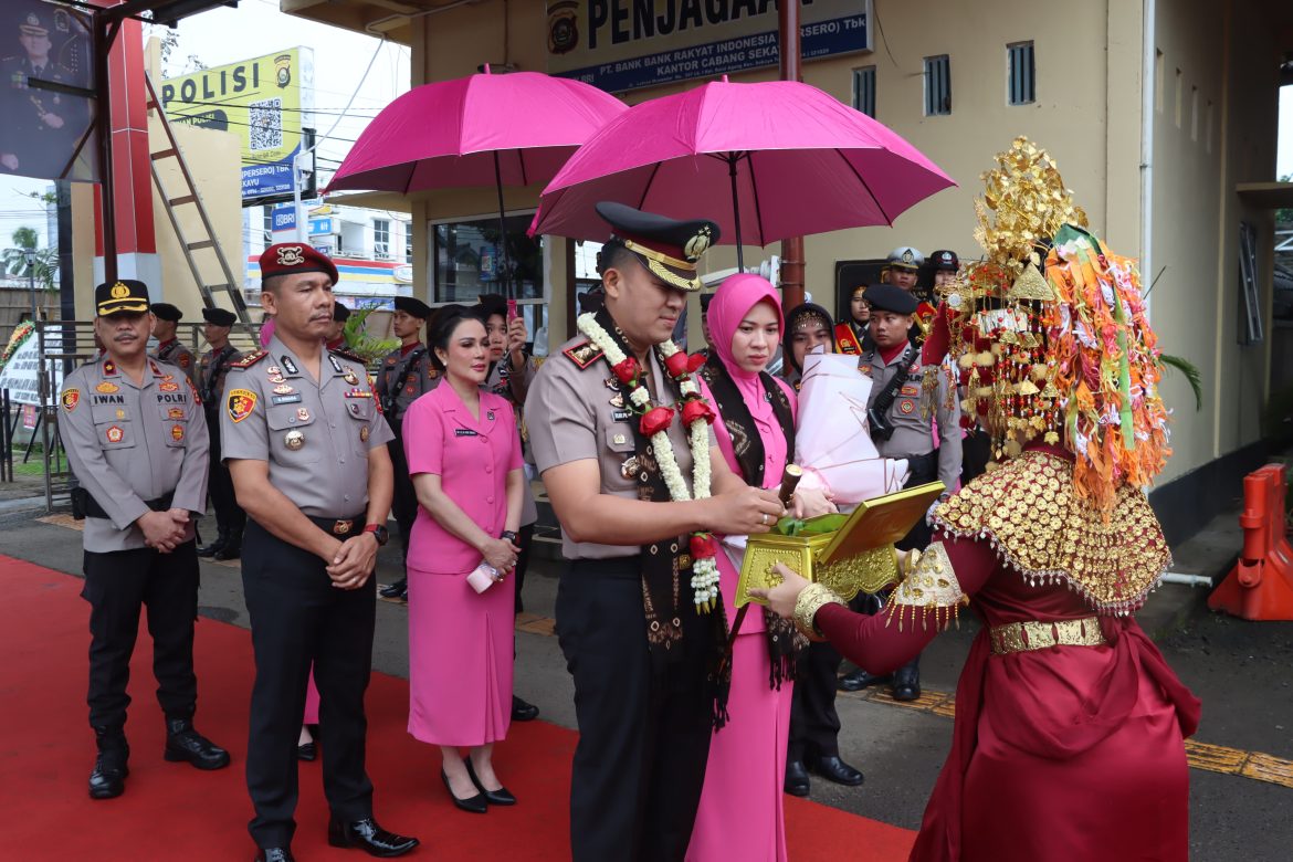 Parade (Sertijab)) Polres Muba Kini Resmi di Emban Oleh AKBP Ruri Prastowo. SH, S.I.K., M.I.K