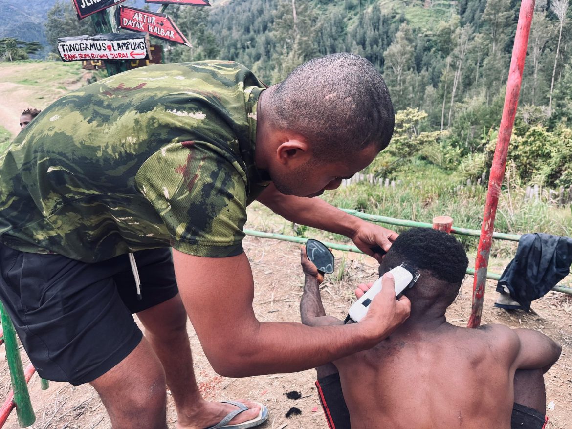 Jaya Sakti Peduli. Rambut Rapi, Hati Gembira di Engganengga