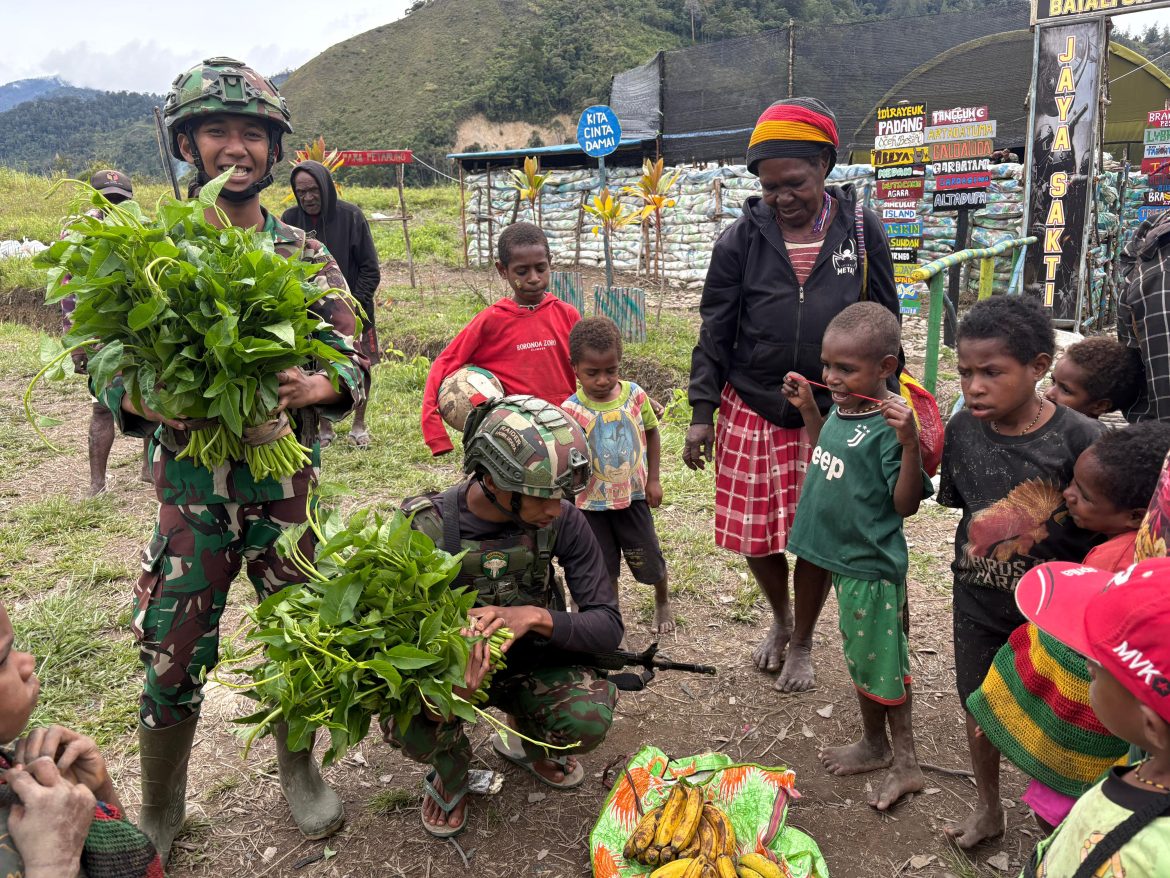 Jaya Sakti Peduli. Indomie dan Beras, Keceriaan Mama-Mama Bilai