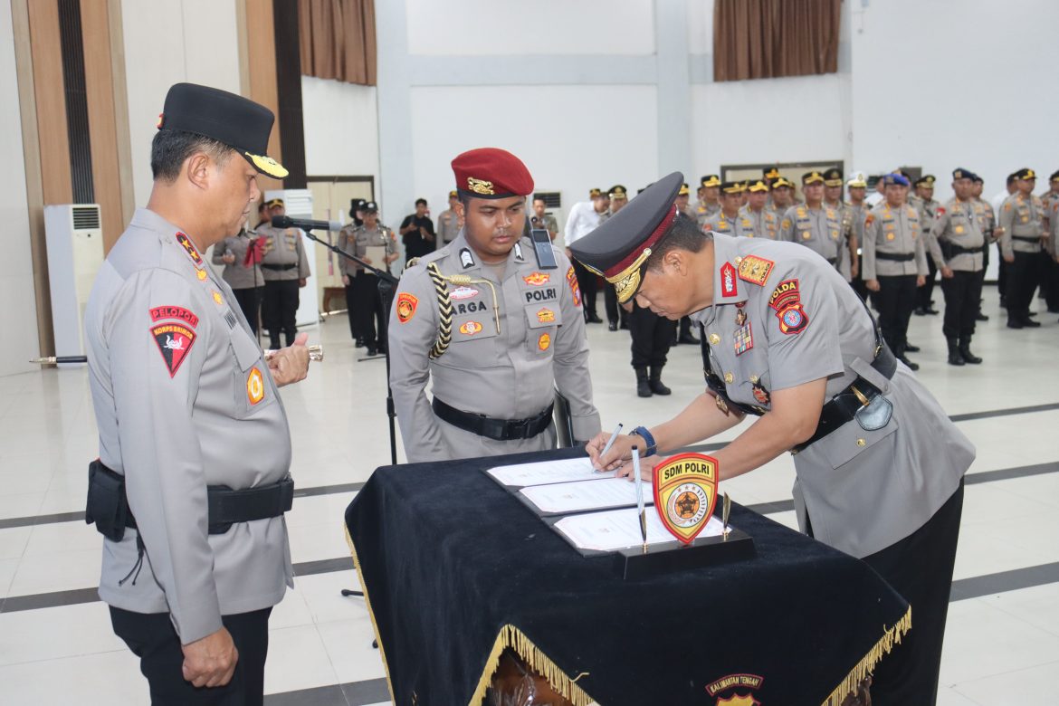 Kapolda Kalteng Pimpin Sertijab Wakapolda, Brigjen Pol Yosi Muhamartha Resmi Gantikan Irjen Pol Rakhmad Setyadi 
