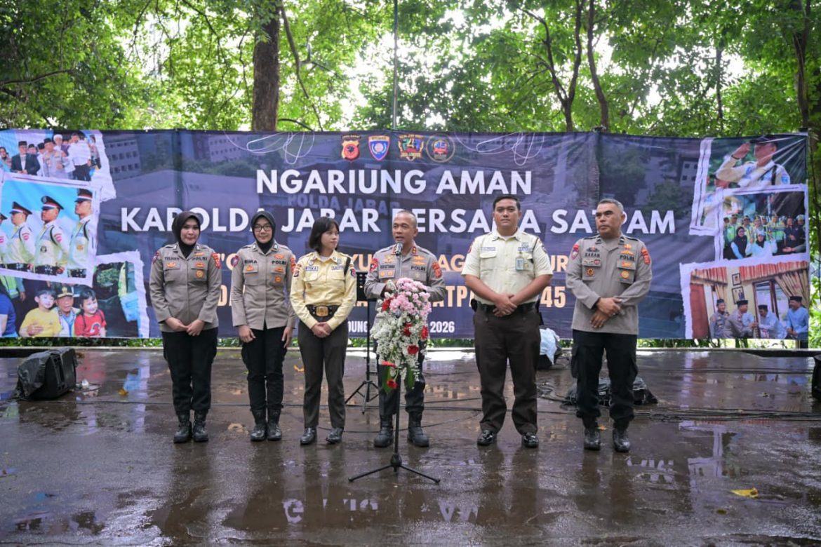 Kapolda Jabar Beri Hadiah Umroh Untuk Polisi Serta Satpam Pada Kegiatan “Ngariung Bareng Sauyunan Jaga Lembur” HUT Satpam ke-45