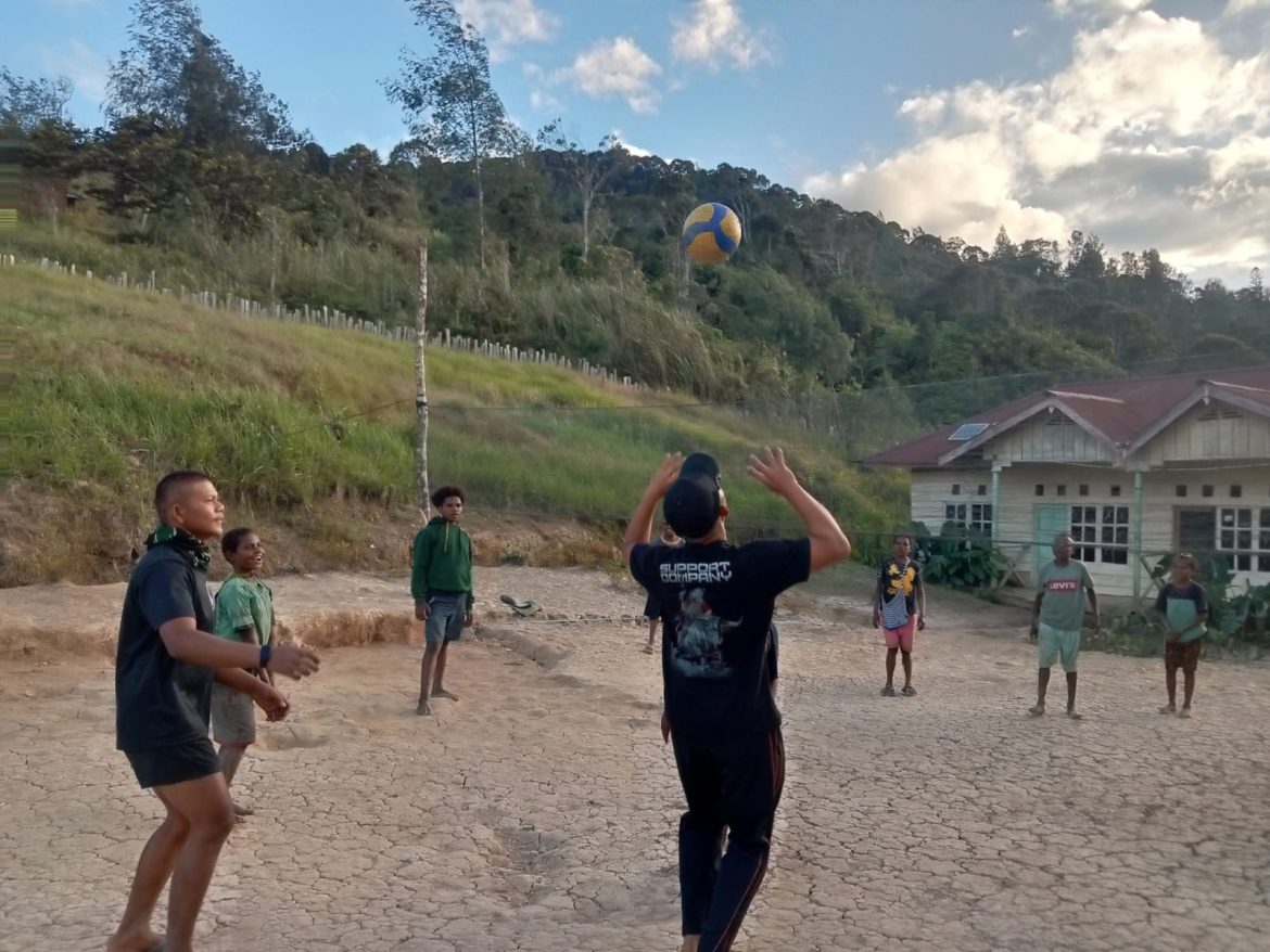 Jaya Sakti Menyapa. Komunikasi Sosial lewat Volly, Pos Zanepa Makin Dekat Dengan Masyarakat 