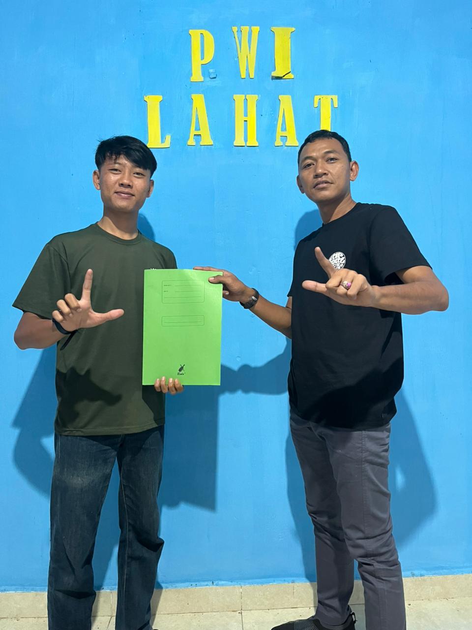 Mengawali Pengembalian Formulir Calon Ketua, Muchtahrim Pastikan Ikut Konferkab PWI Lahat 