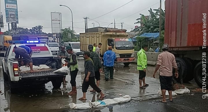 Satlantas Polresta Tangerang Lakukan Perbaikan Darurat Jalan Berlubang di Balaraja