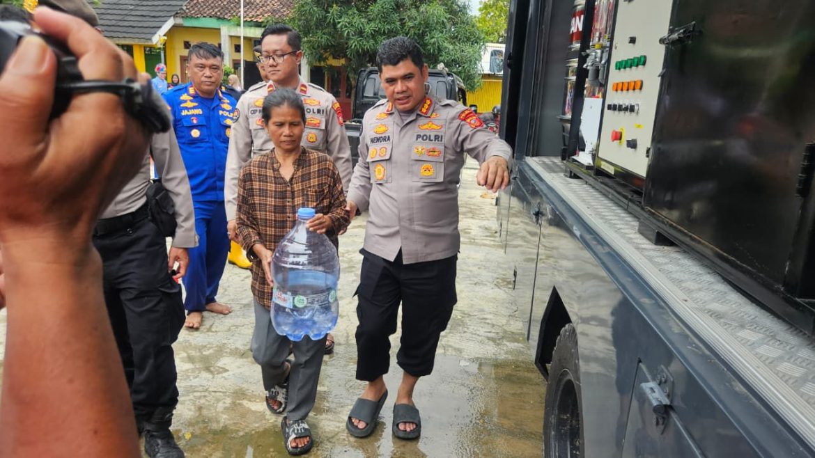 Polda Jabar Sediakan Alat Canggih Penetral Air Kotor Bagi Warga Terdampak Banjir