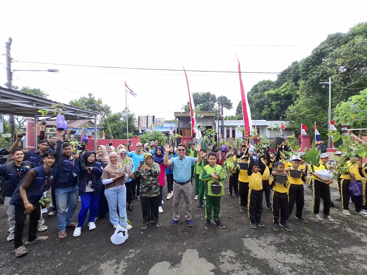 Peringati Hari Jadi Kabupaten Pemalang Yang Ke 451 Pemdes Pakembaran Adakan Penanaman Pohon