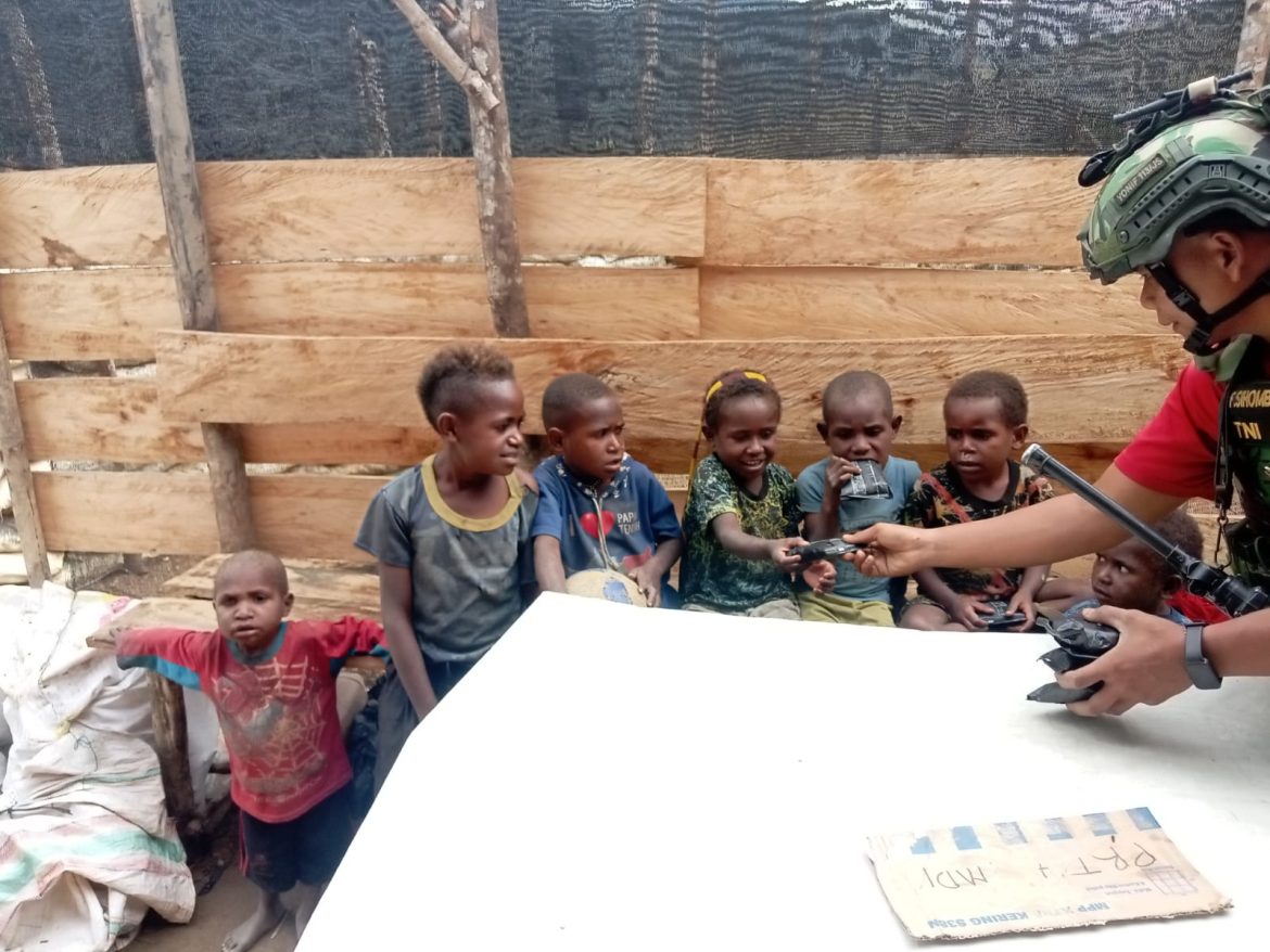 Jaya Sakti Berbagi. Pos Zanepa Hadirkan Senyum Anak-anak di Zanepa