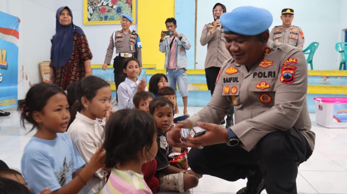 Kunjungi Pengungsi Banjir di Gedung Kopindo, Kabid Propam Polda Jateng Salurkan Bantuan Kasur hingga Logistik