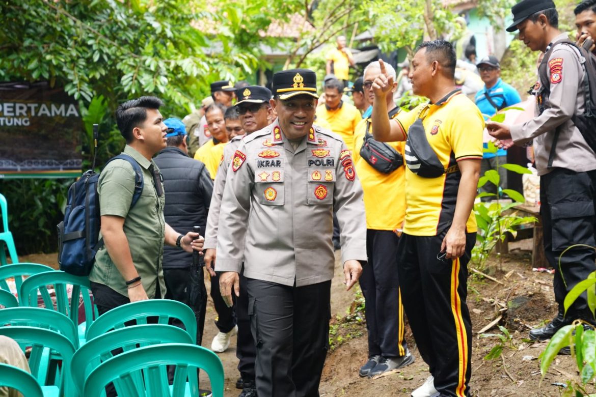Dari Kepedulian hingga Aksi Nyata, Polisi Bangun Jembatan untuk 400 Pelajar dan Masyarakat