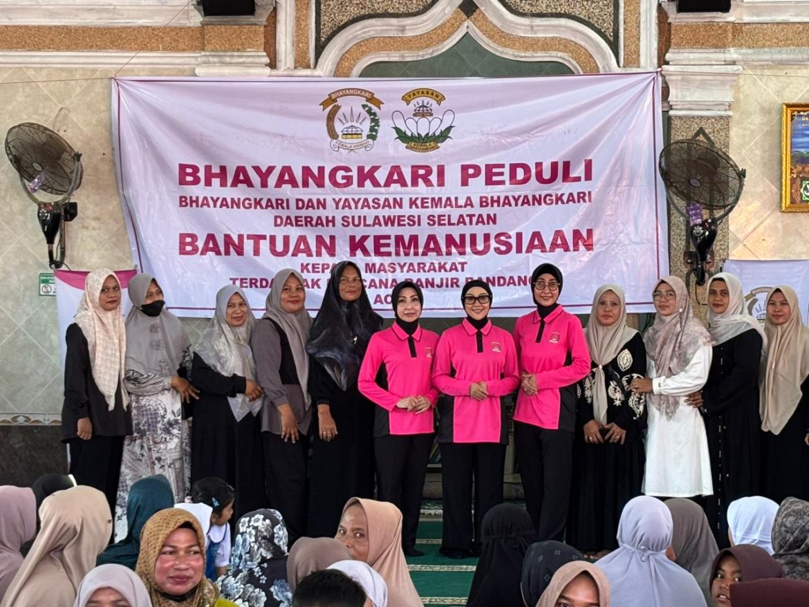 Ketua Bhayangkari Daerah Aceh dan Wakil Ketua Bhayangkari Sulsel Salurkan Bantuan untuk Korban Bencana di Pidie Jaya