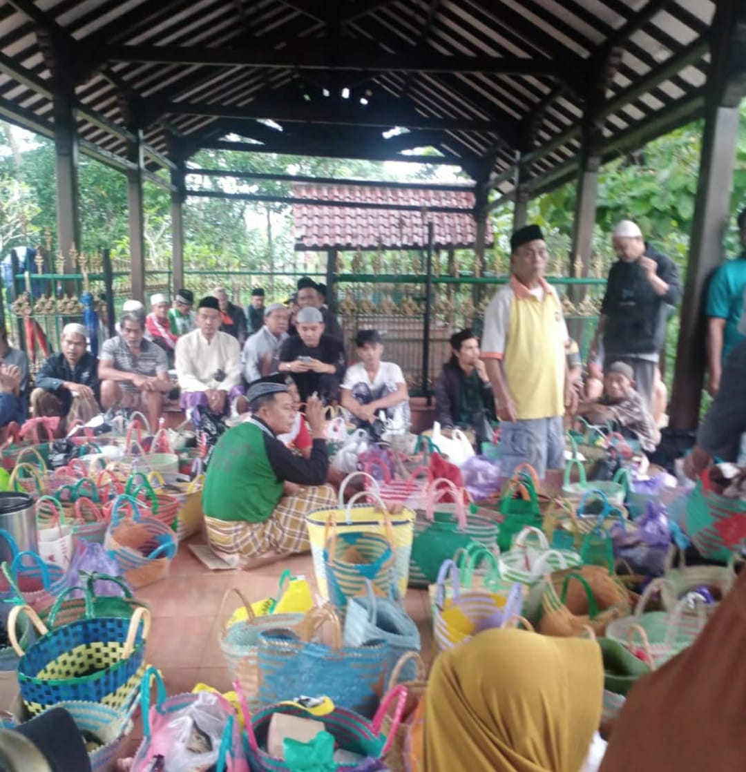 Hujan Deras Tak Menyurutkan Warga Dukuh Tambor Ikuti Acara Nyadranan