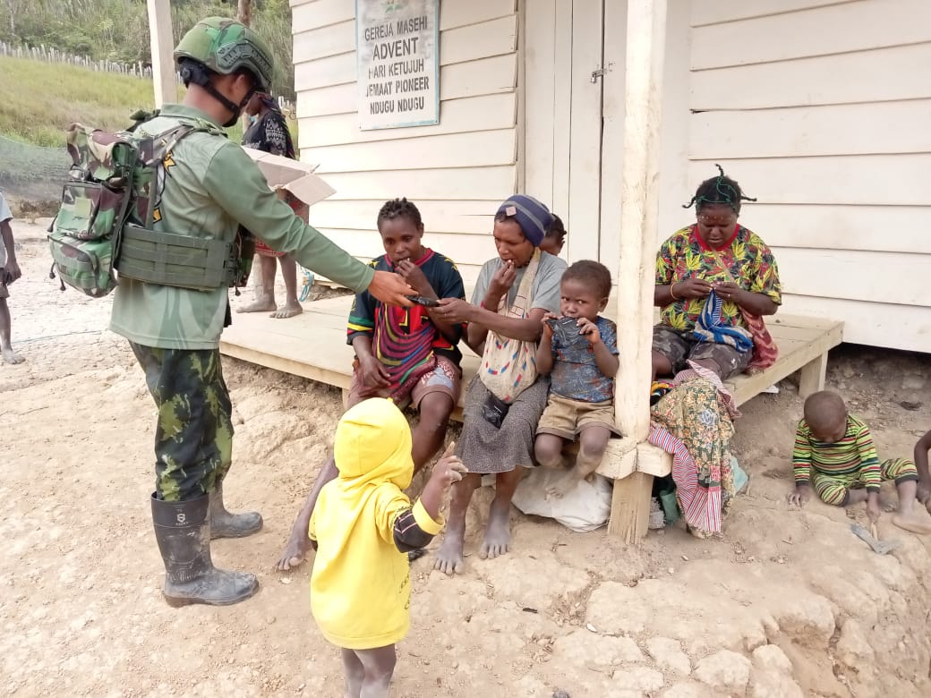 Jaya Sakti Berbagi. Pos Zanepa Tumbuhkan Keceriaan, Roti Bahagia untuk Zanepa