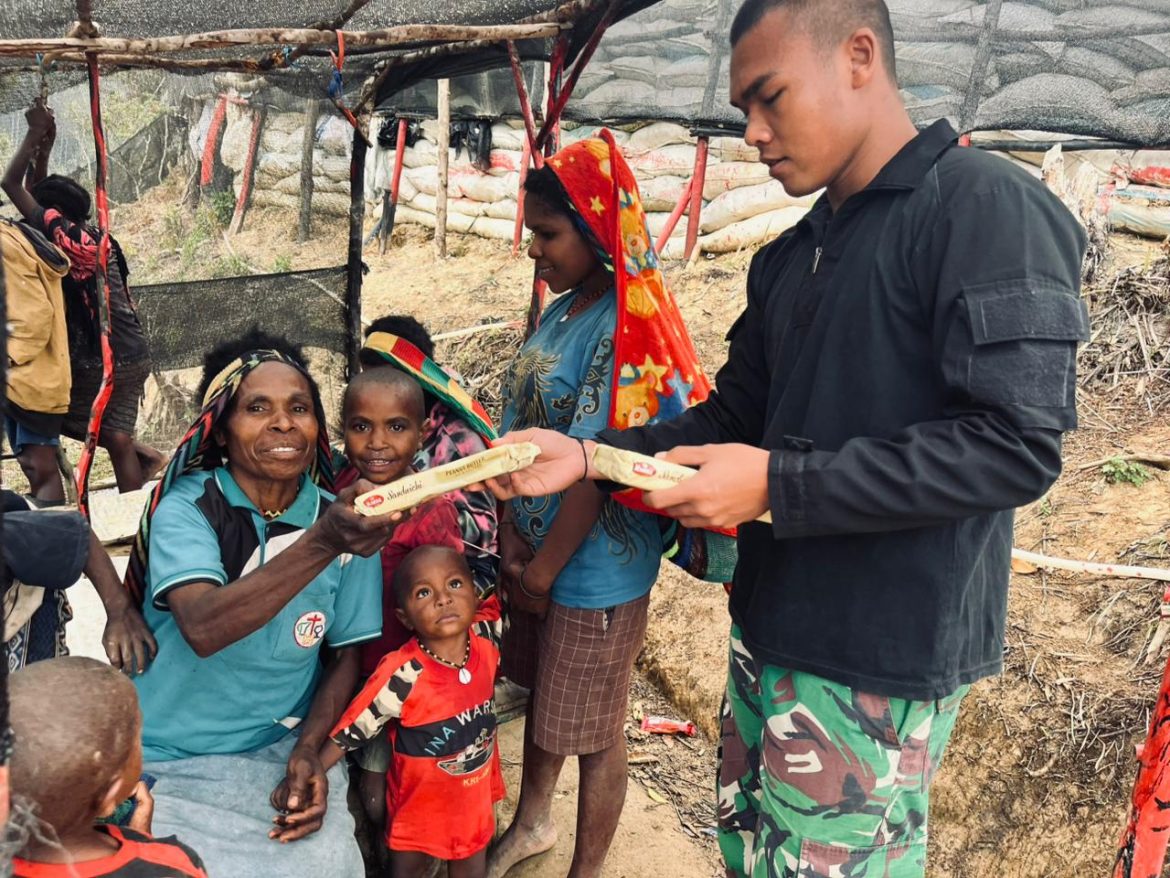 Jaya Sakti Berbagi. Makanan Ringan untuk Masyarakat, Hubungan Harmonis Satgas dan Warga Engganengga