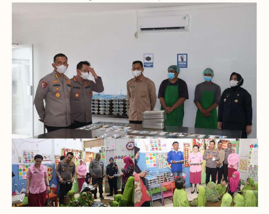 Dukung Penuh Program Presiden Irwasda Polda Jambi Didampingi Kapolresta Jambi Pantau Uji Coba SPPG Jambi Timur.