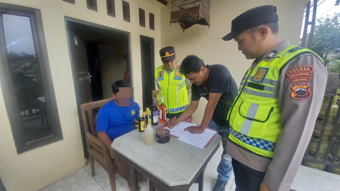 Jelang Ramadhan, Polsek Kajen Razia Miras di Karaoke dan Warung, Puluhan Botol AO hingga Kawa-Kawa Disita