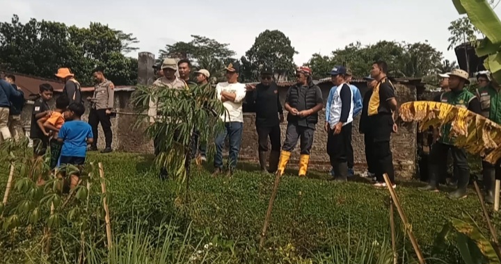Ribuan Warga Kec Pringsurat Temanggung, Kerja Bakti Angkat Sedimen Aliran Irigasi Soropadan