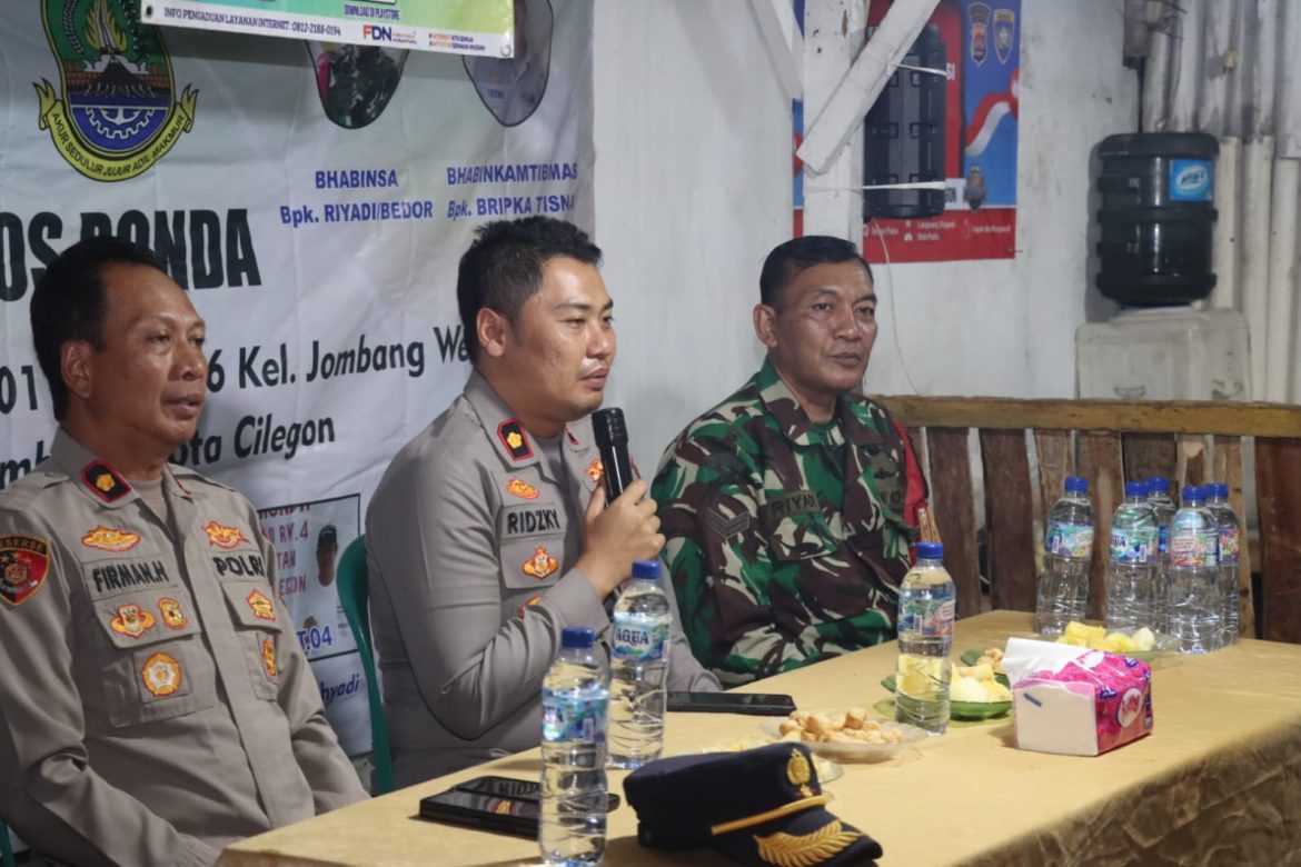 Wakapolres Cilegon Sambangi Pos Kamling Link Telu, Ajak Warga Perkuat Pengawasan Anak dan Jaga Kamtibmas Menjelang Ramadan