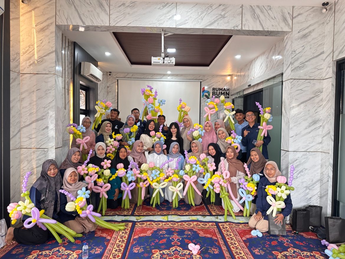 PTBA Ajak UMK Kembangkan Peluang Usaha Lewat Kreasi Bunga Balon