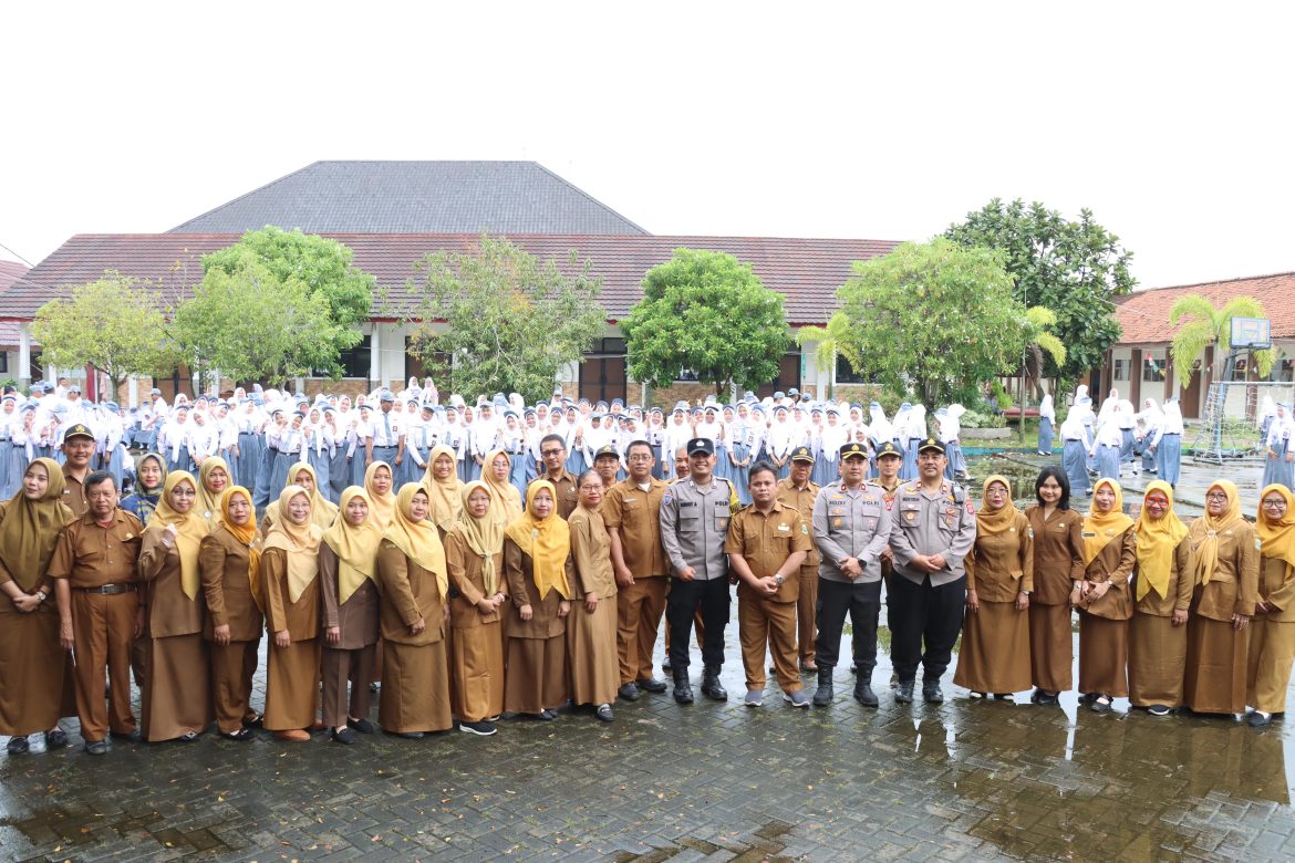 Polres Cilegon Hadir di Dunia Pendidikan, Tanamkan Disiplin dan Karakter Pelajar Lewat Program Polisi Peduli Pendidikan