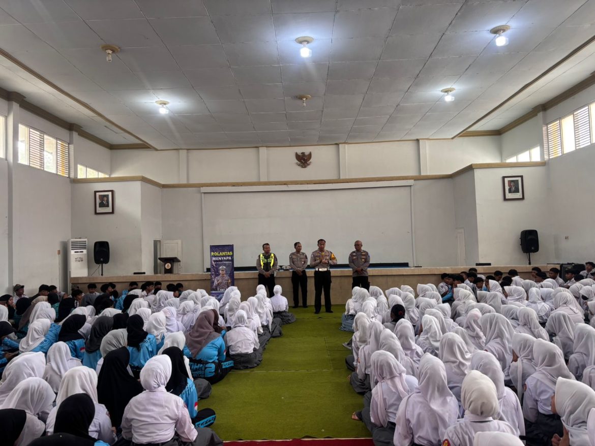 Polantas menyapa siswa smkn 2 bondowoso dalam operasi keselamatan semeru 2026