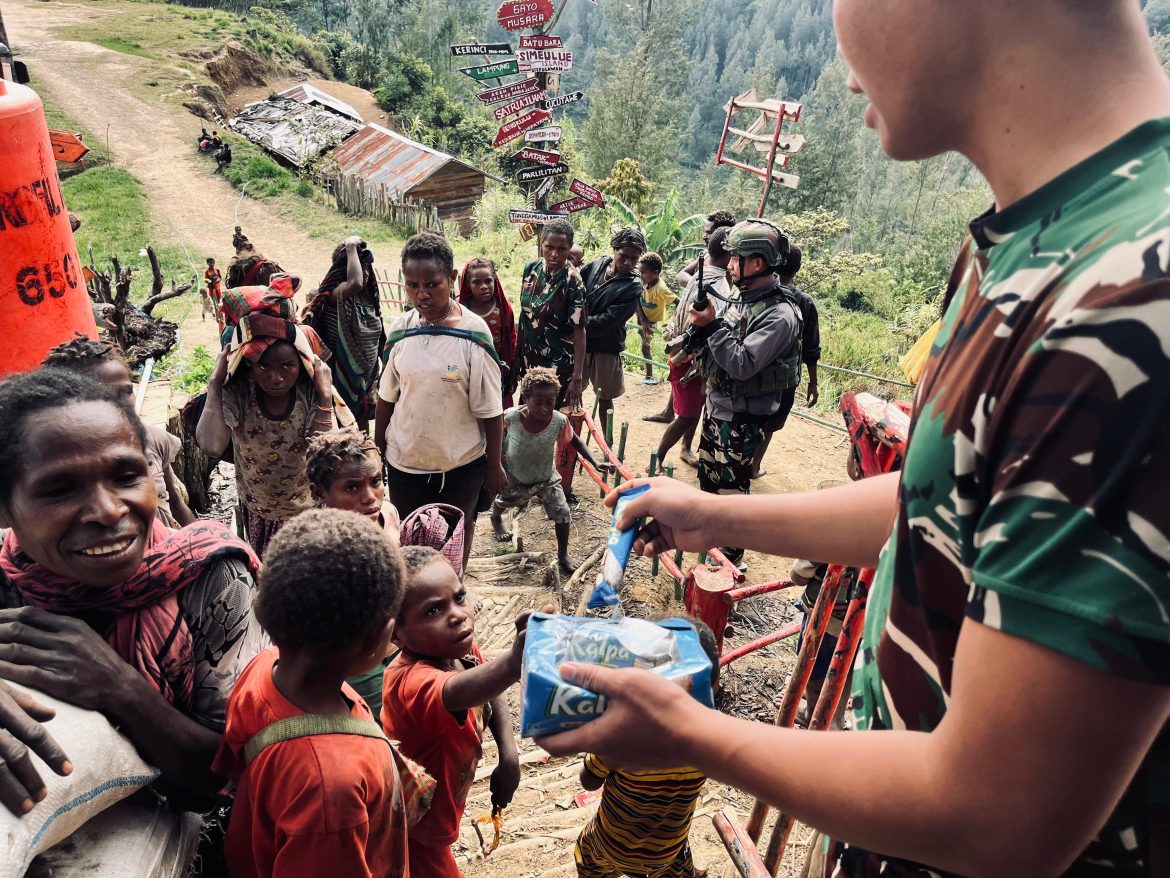 Jaya Sakti Berbagi. Kasih Sayang TNI untuk Anak-Anak Engganengga