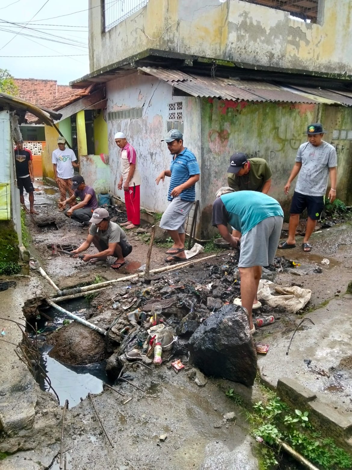 Desa Pagelaran, Kampung Anyar Ciomas RT 04/ RW 09 Bergotong Royong Swadaya Warga   ‎ 