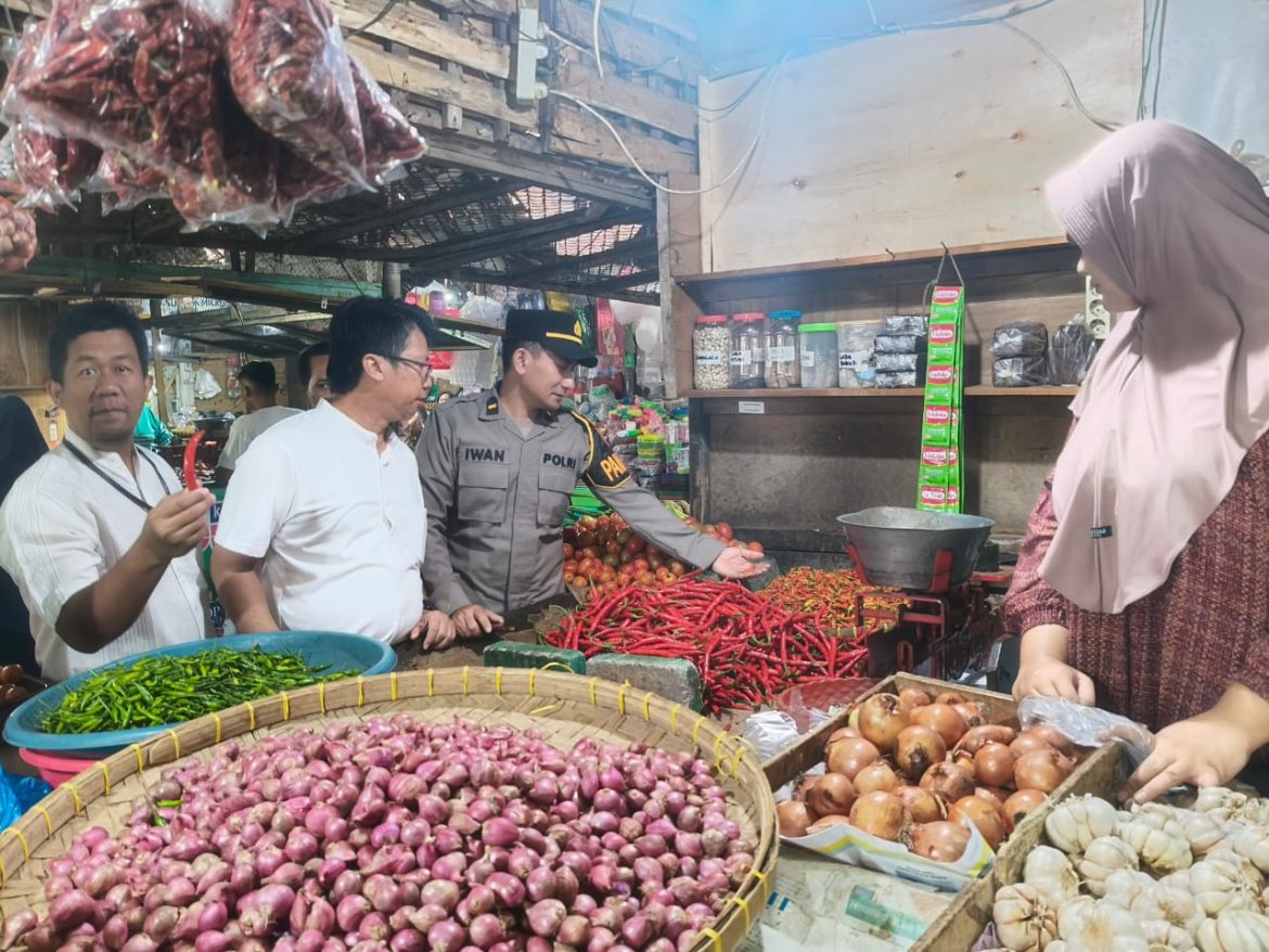 Satgas Pangan Polres Probolinggo Kota Cek Harga dan Stok Sembako Jelang Ramadan, Ingatkan Pedagang Tak Bermain Harga